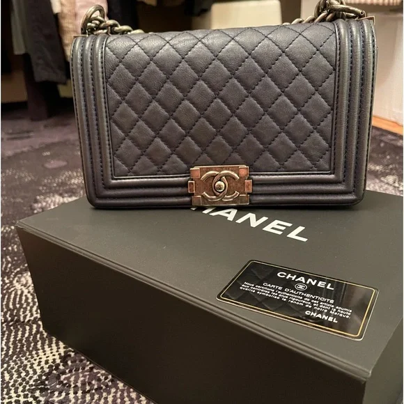 Chanel boy bag medium. - Picture 9 of 13